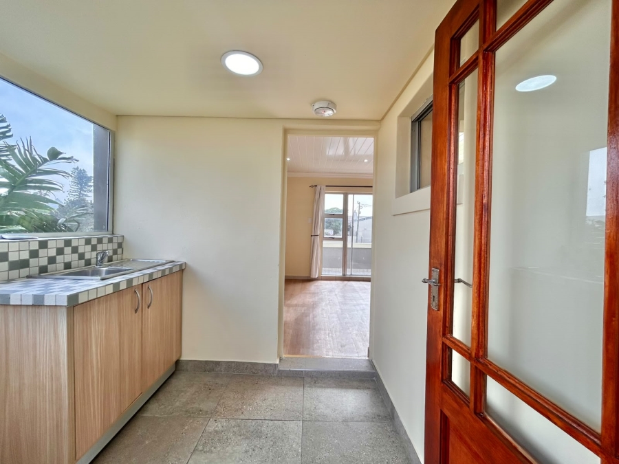 To Let 2 Bedroom Property for Rent in Zeekoevlei Western Cape